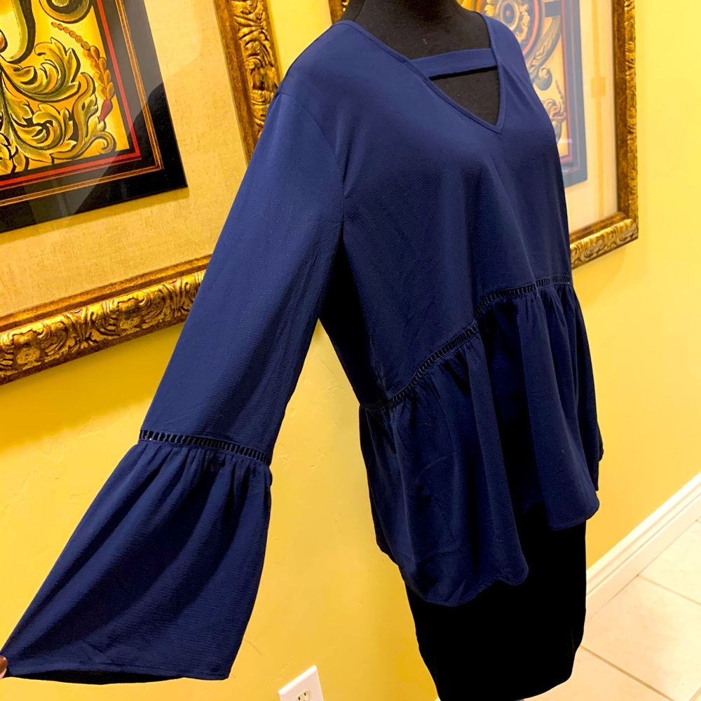 ***Sunny Leigh NWT navy blue long sleeve top size XL
